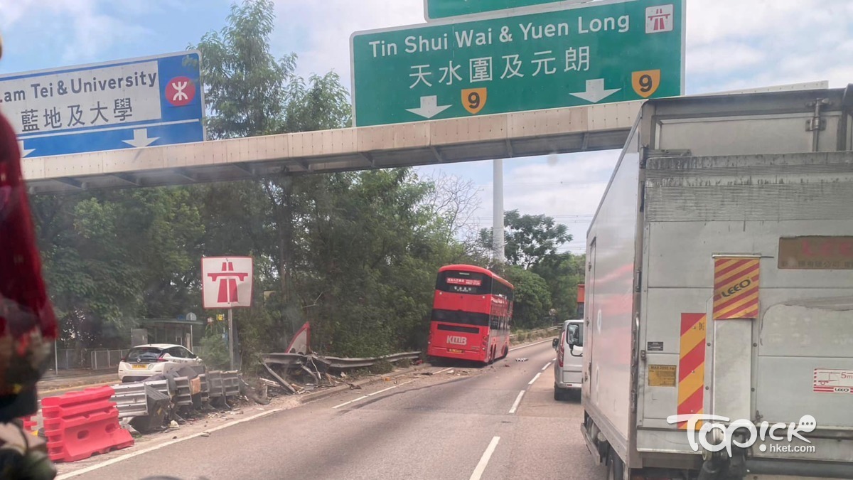 九巴元朗公路自炒　撞向防撞欄左邊車頭被劏開 – 香港經濟日報 – TOPick – 新聞 – 社會